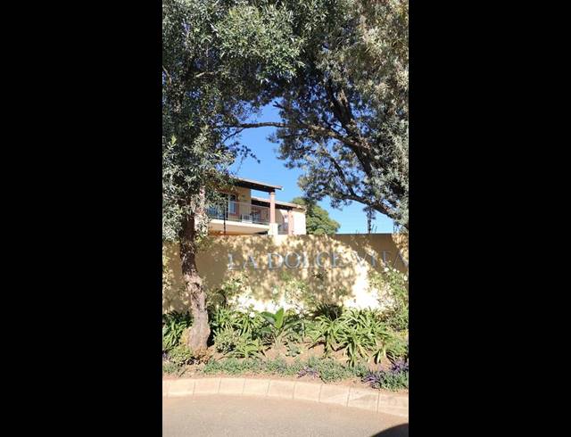 2 BEDROOM TOWNHOUSE FOR SALE IN SUNDOWNER